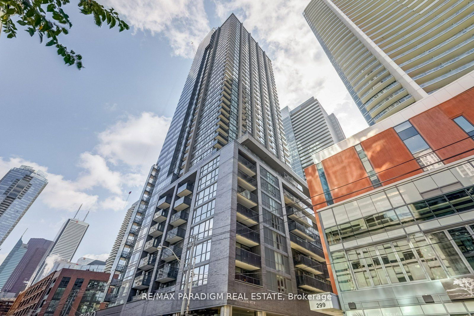 295 Adelaide St W, unit 806 for rent