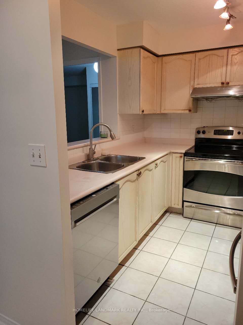 39 Pemberton Ave, unit 702 for rent