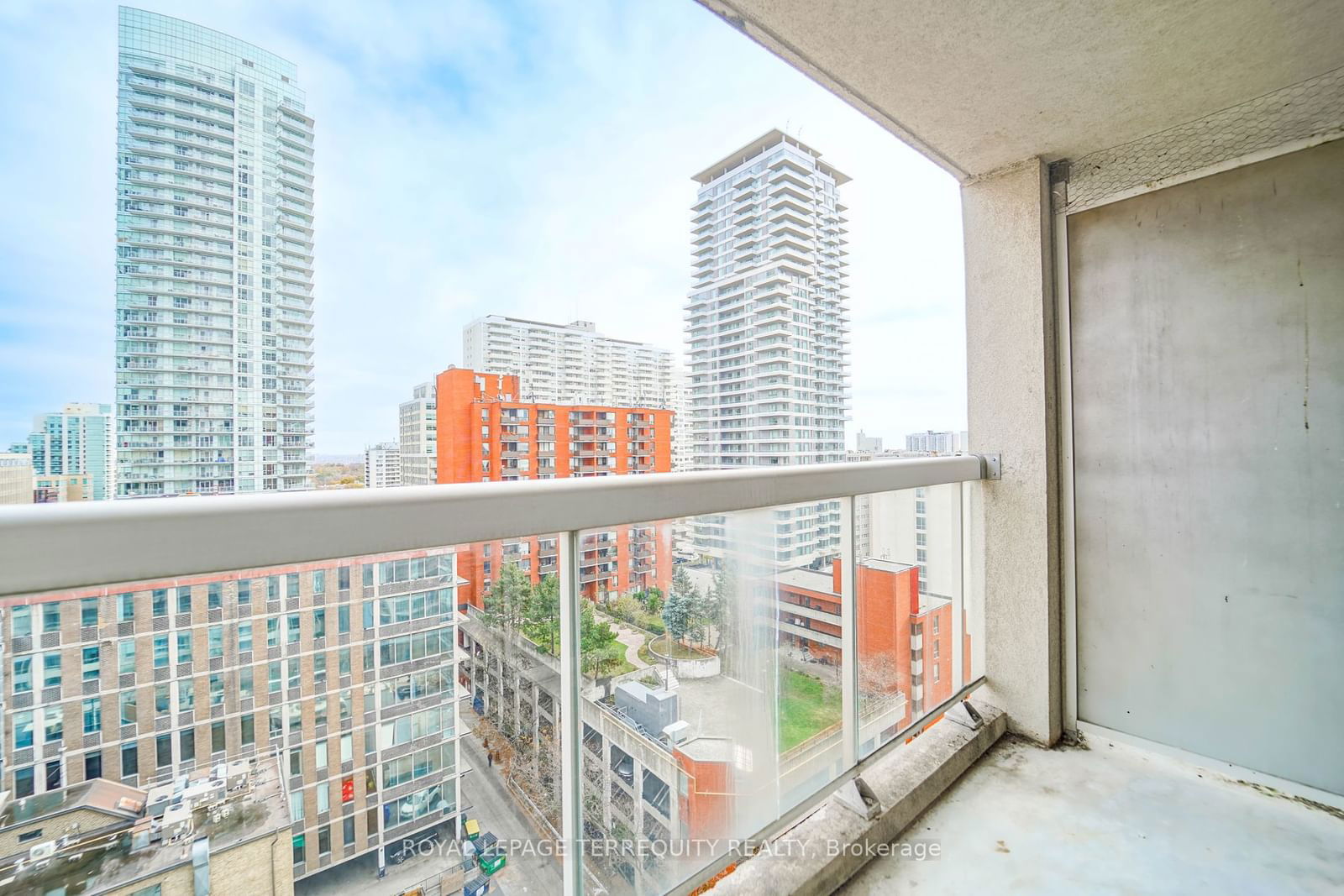 43 Eglinton Ave E, unit 1708 for sale