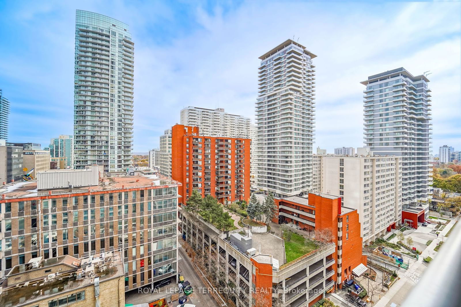 43 Eglinton Ave E, unit 1708 for sale