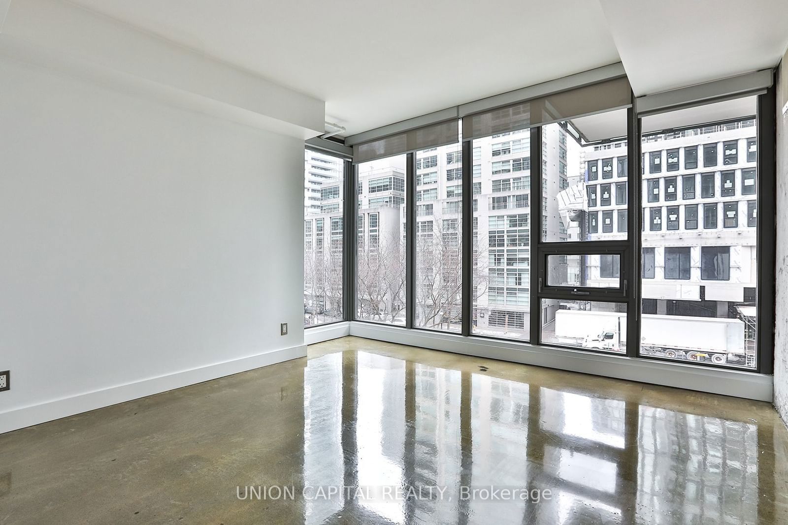 33 Lombard St, unit 404 for rent