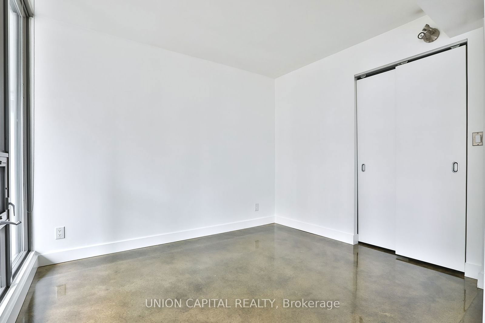 33 Lombard St, unit 404 for rent