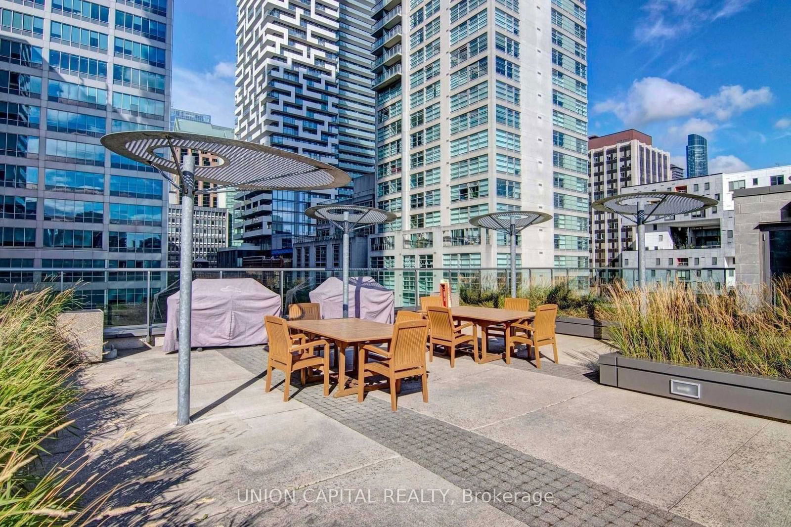 33 Lombard St, unit 404 for rent