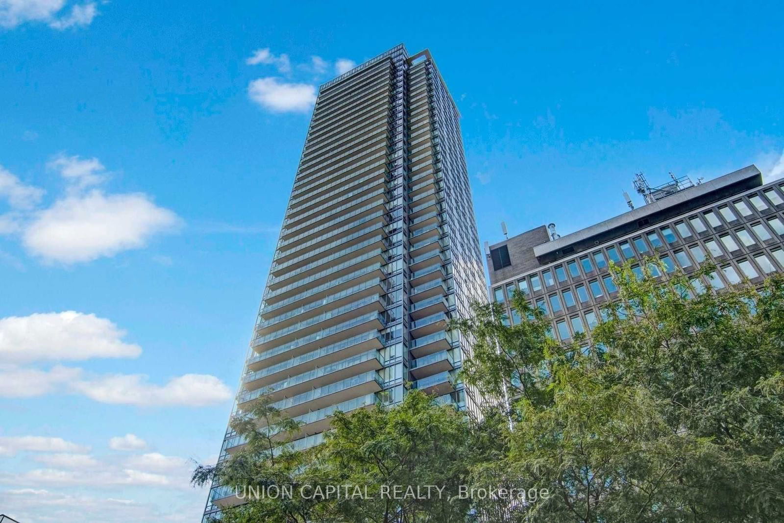 33 Lombard St, unit 404 for rent