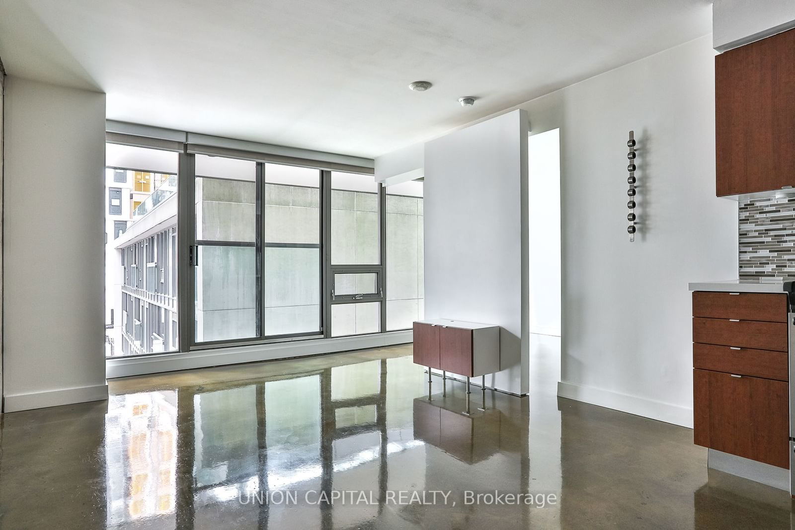 33 Lombard St, unit 404 for rent