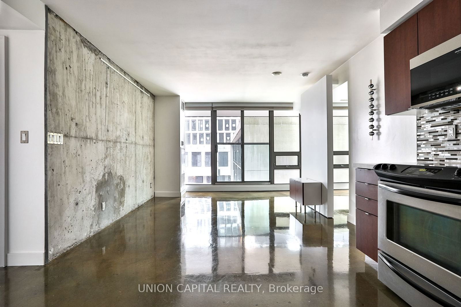 33 Lombard St, unit 404 for rent