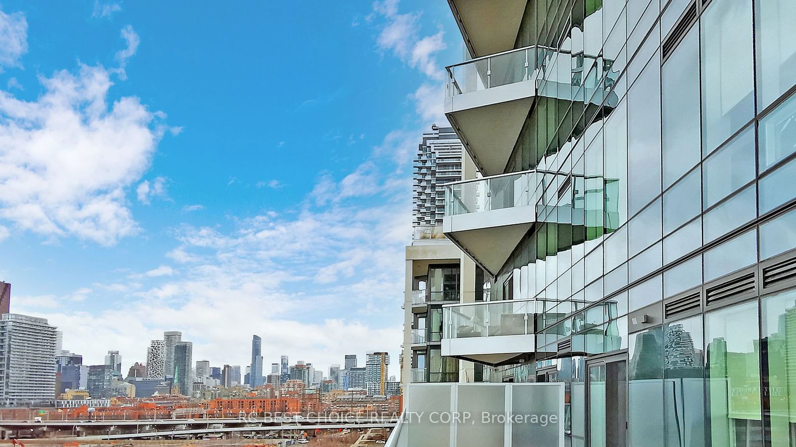 55 Merchants' Wharf St, unit 723 for sale