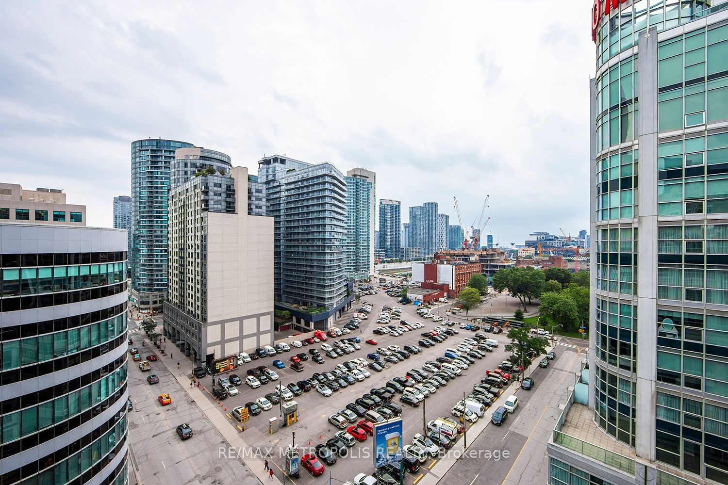 270 Wellington St W, unit 1002 for sale