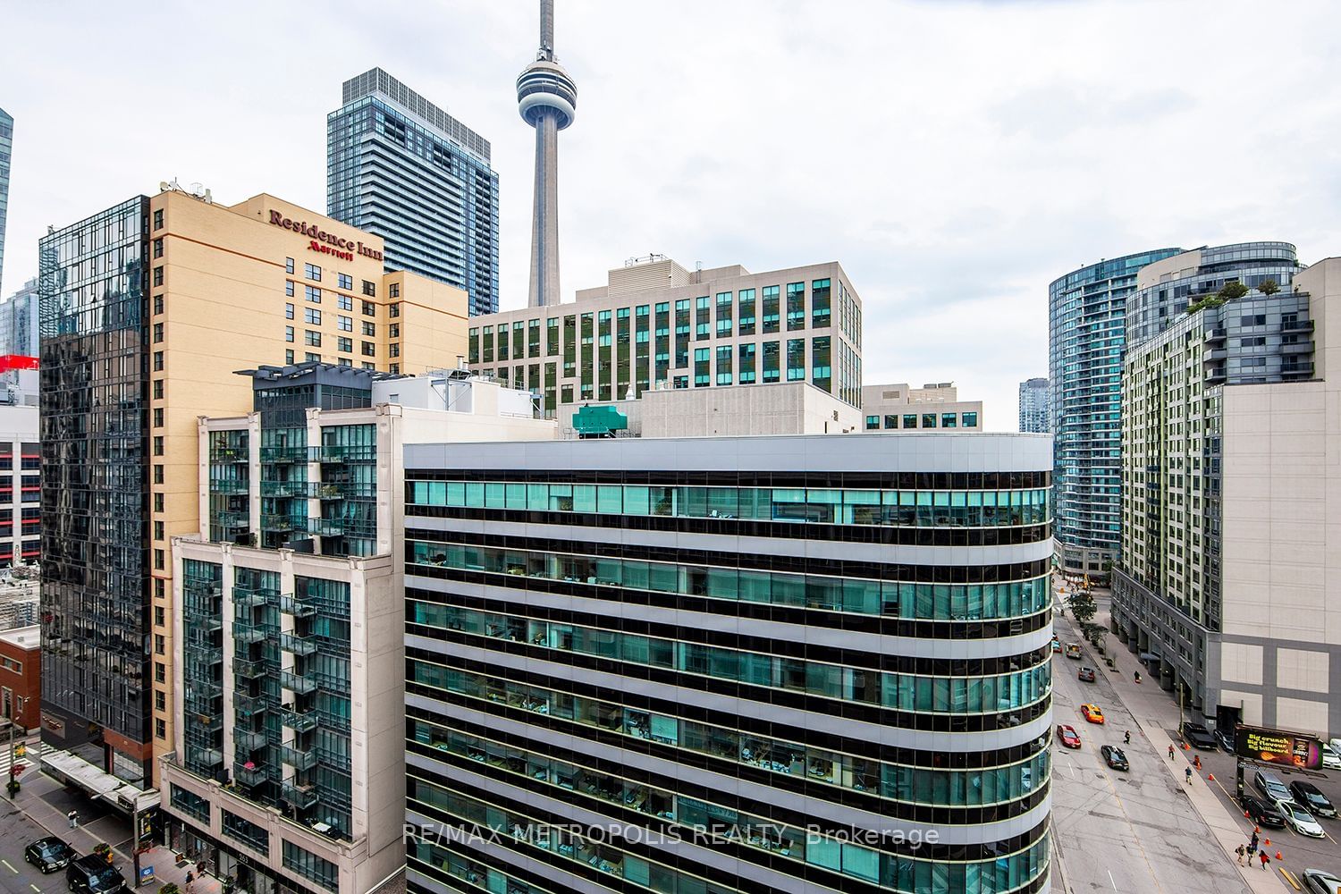 270 Wellington St W, unit 1002 for sale