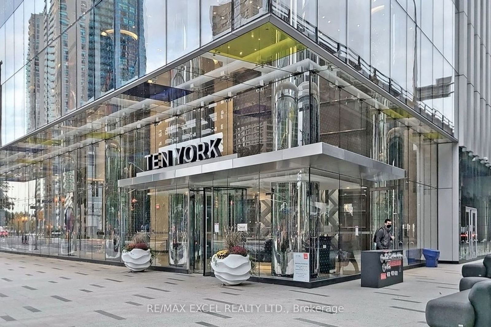 Ten York, Downtown, Toronto