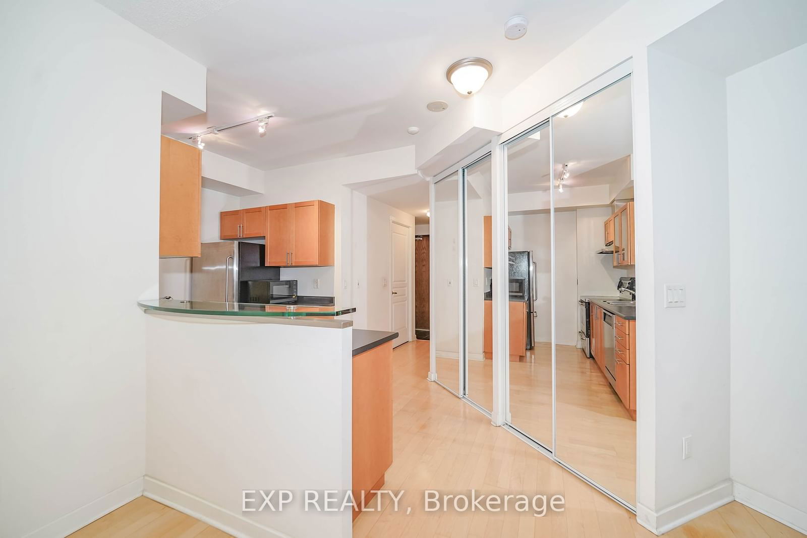 438 Richmond St W, unit 1108 for sale