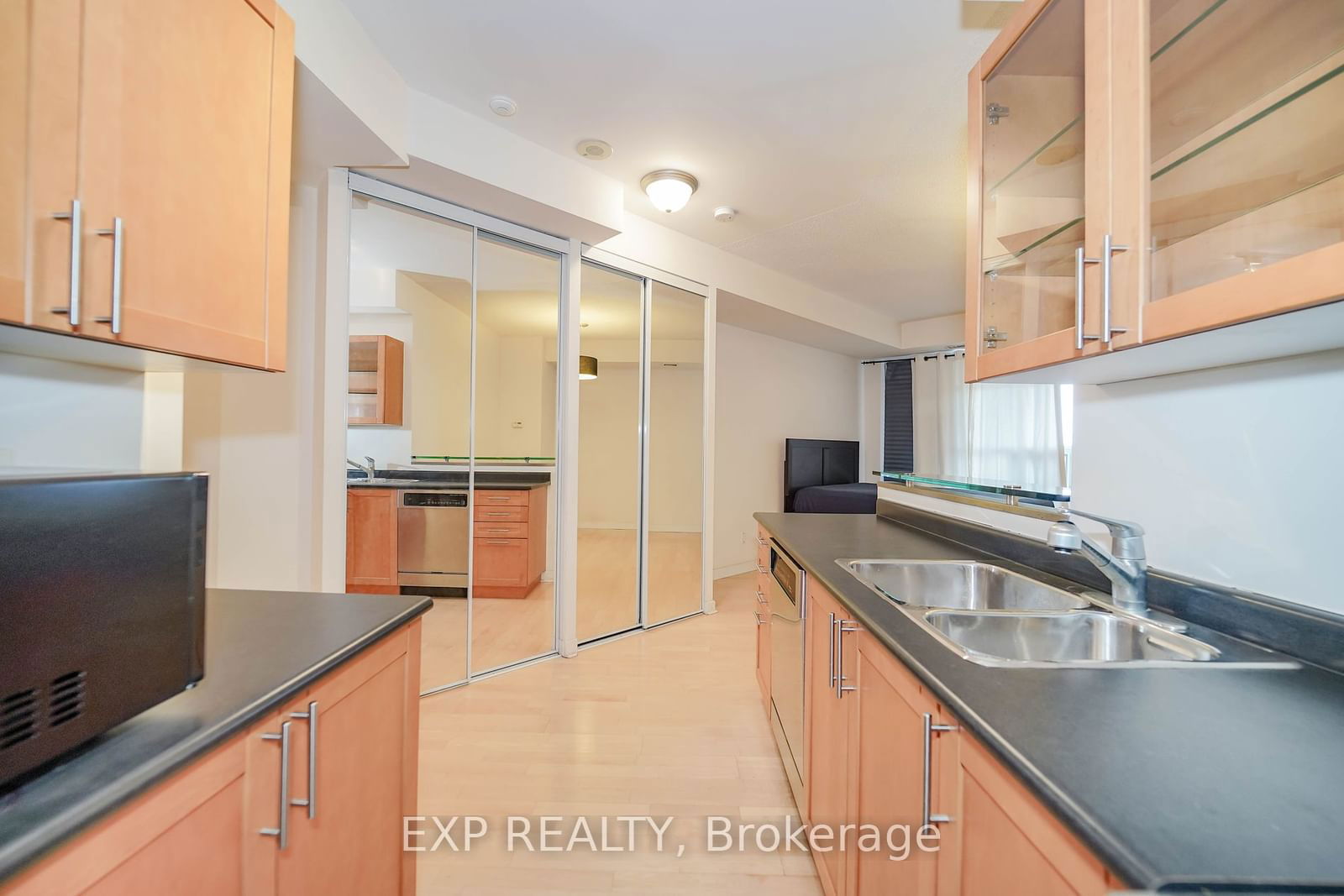 438 Richmond St W, unit 1108 for sale