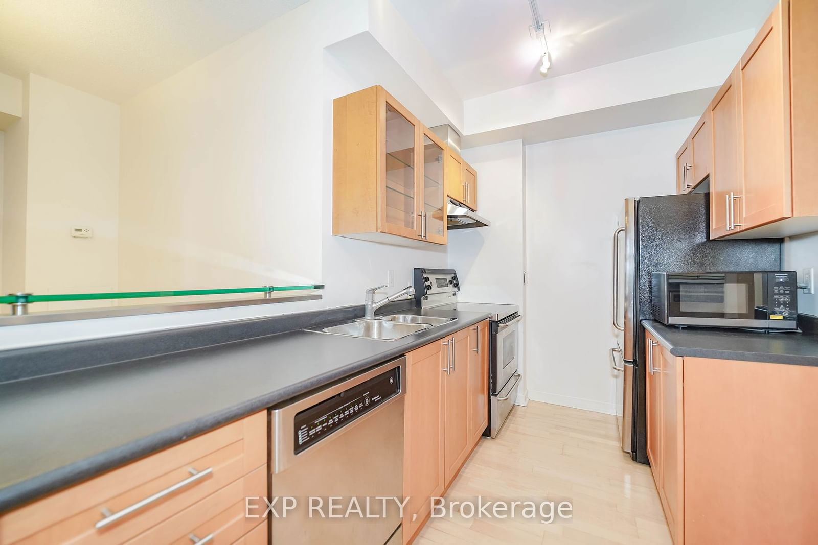 438 Richmond St W, unit 1108 for sale