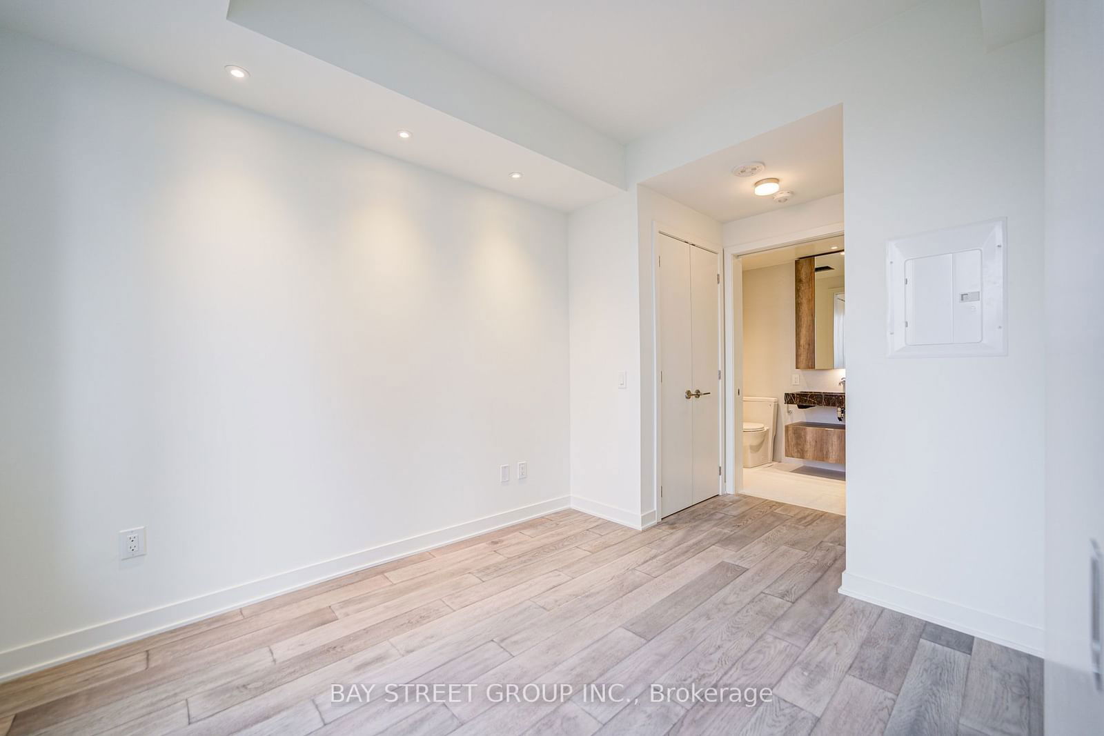 11 Yorkville Ave, unit 1003 for rent