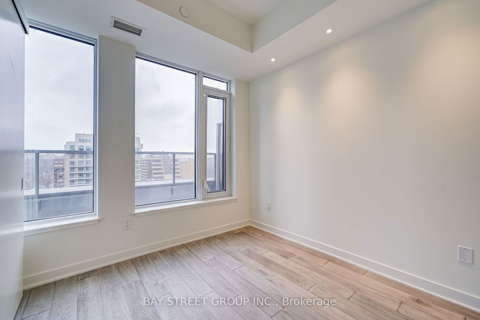 11 Yorkville Ave, unit 1003 for rent