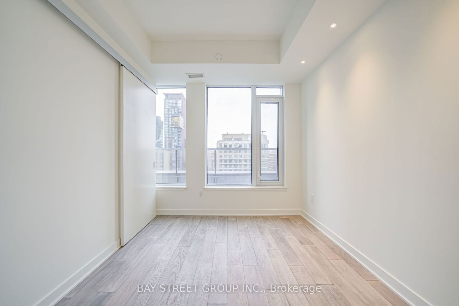 11 Yorkville Ave, unit 1003 for rent