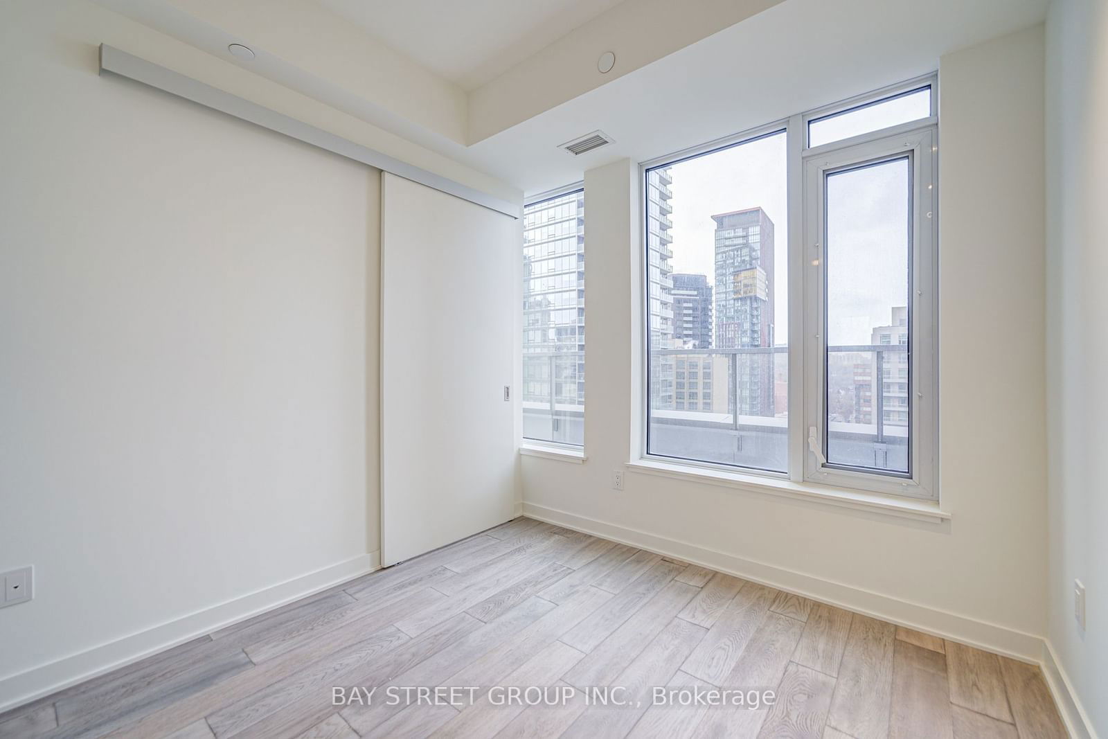 11 Yorkville Ave, unit 1003 for rent