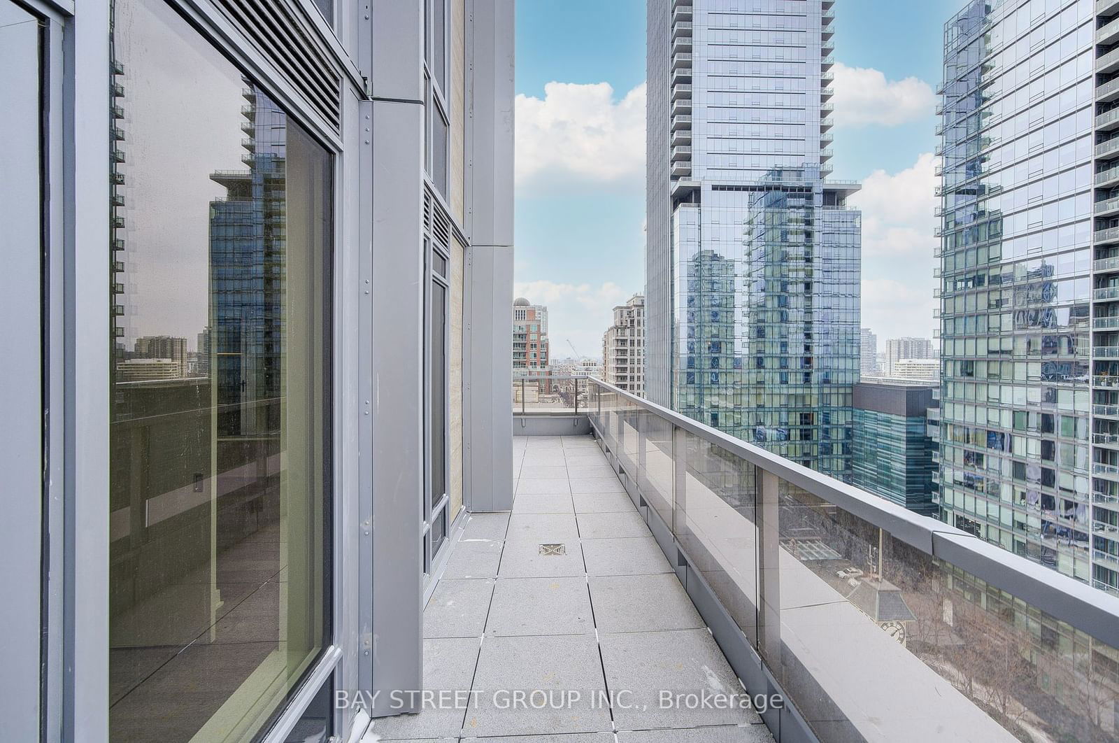 11 Yorkville Ave, unit 1003 for rent