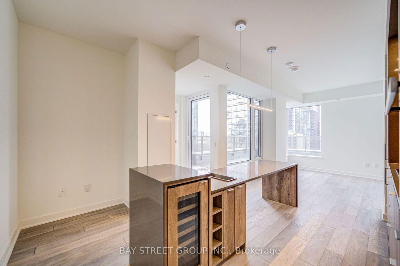 11 Yorkville Ave, unit 1003 for rent