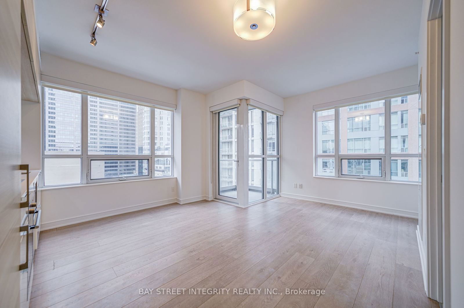 88 Scott St, unit 1803 for rent