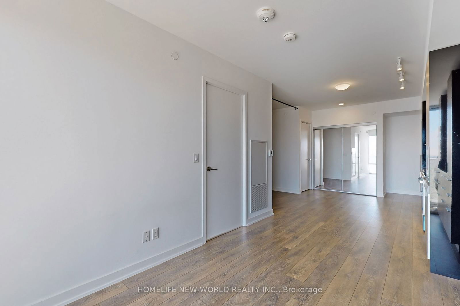 501 Yonge St, unit 4207 for sale