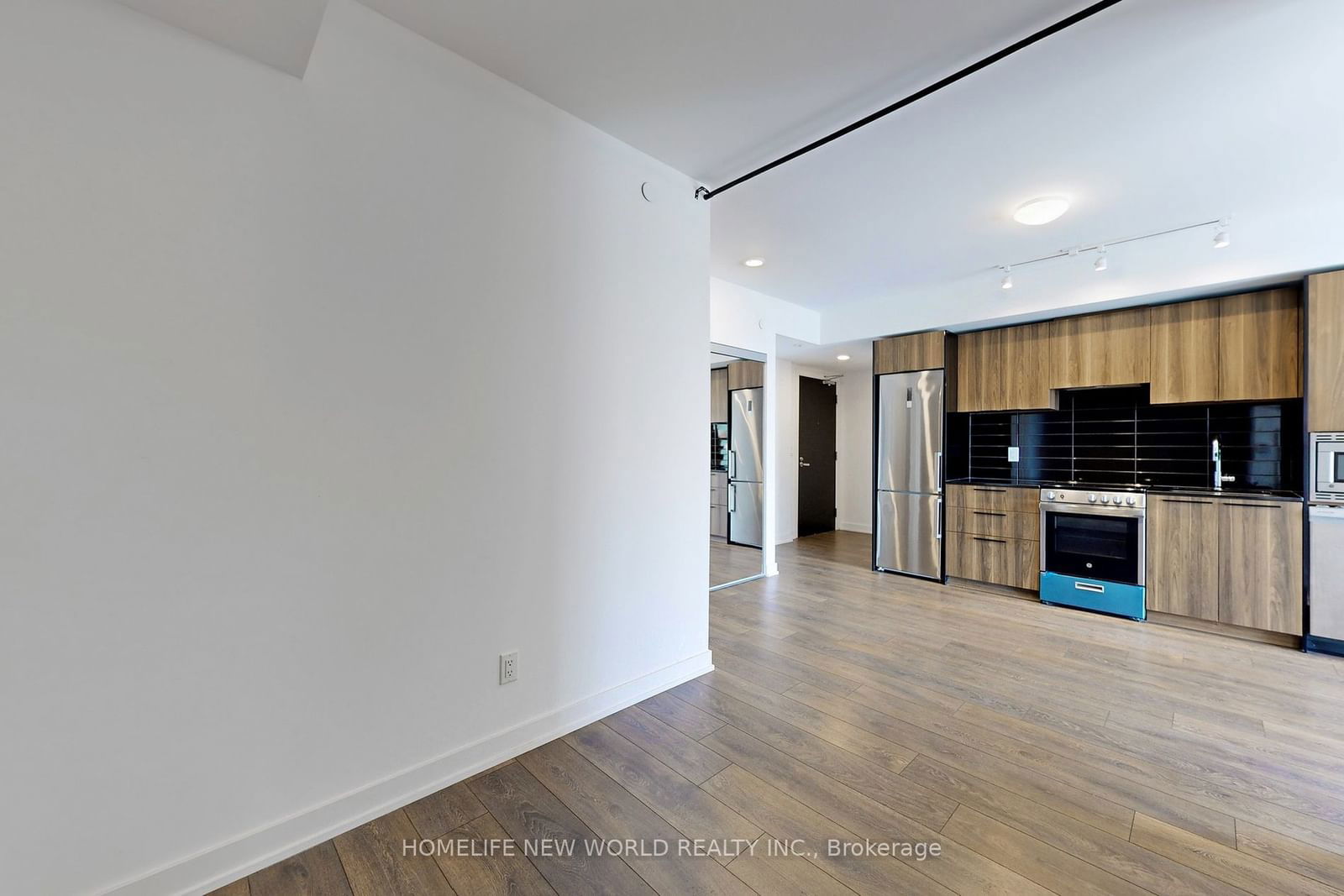 501 Yonge St, unit 4207 for sale