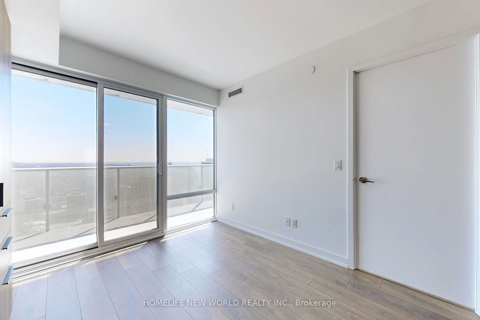 501 Yonge St, unit 4207 for sale