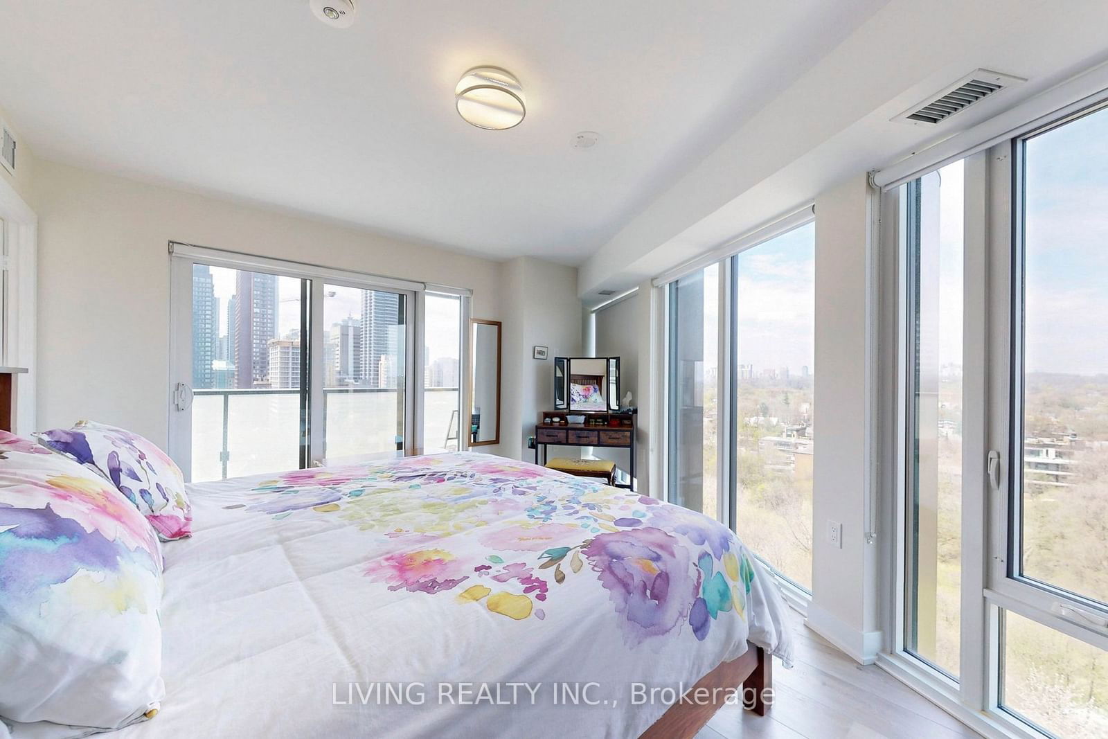 575 Bloor St E, unit 1202 for sale