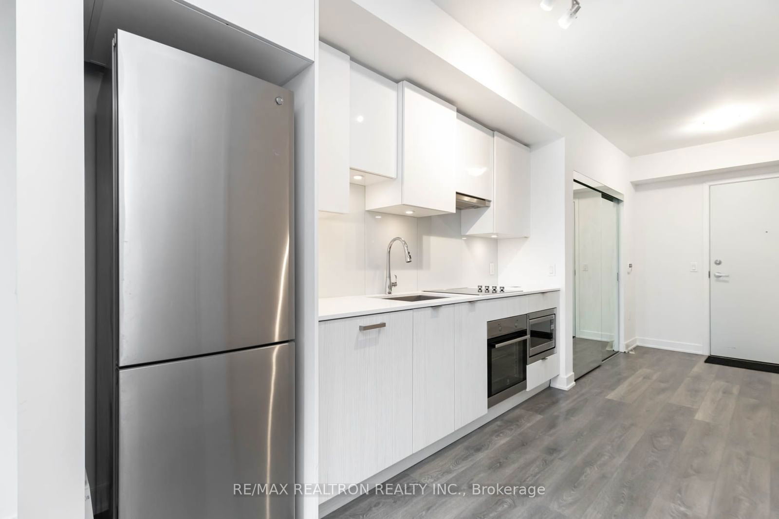 195 Redpath Ave, unit 406 for rent