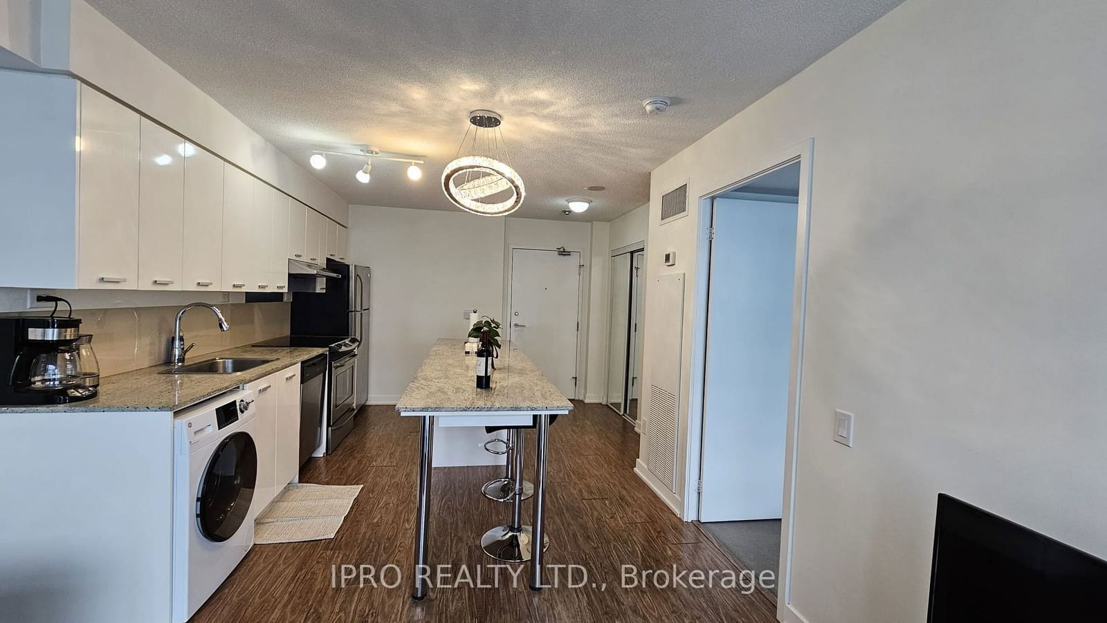 19 Singer Crt, unit 1011 for rent