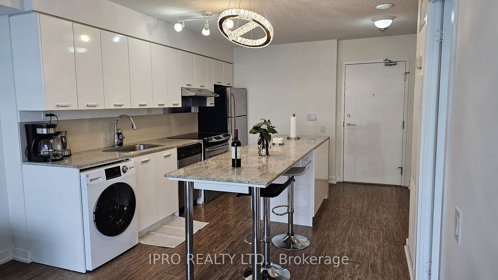 19 Singer Crt, unit 1011 for rent