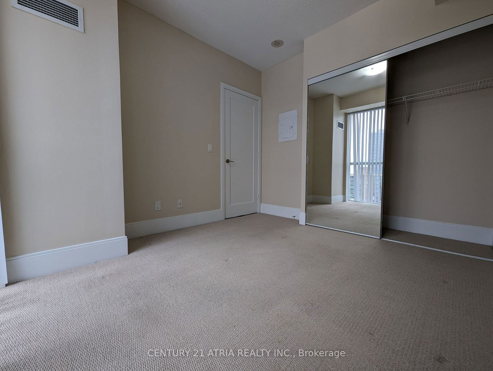 25 Broadway Ave, unit 702 for rent