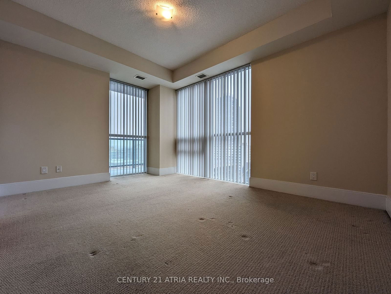 25 Broadway Ave, unit 702 for rent