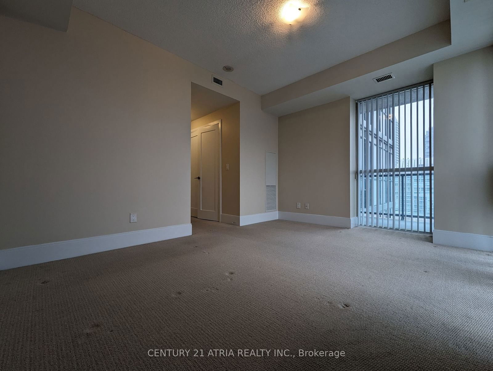 25 Broadway Ave, unit 702 for rent