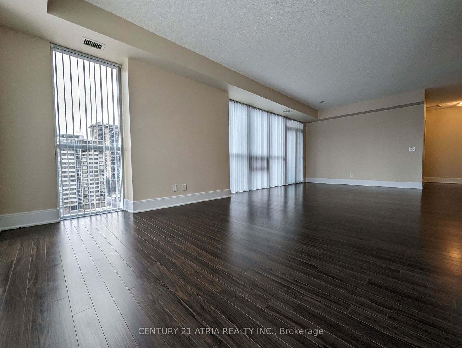 25 Broadway Ave, unit 702 for rent