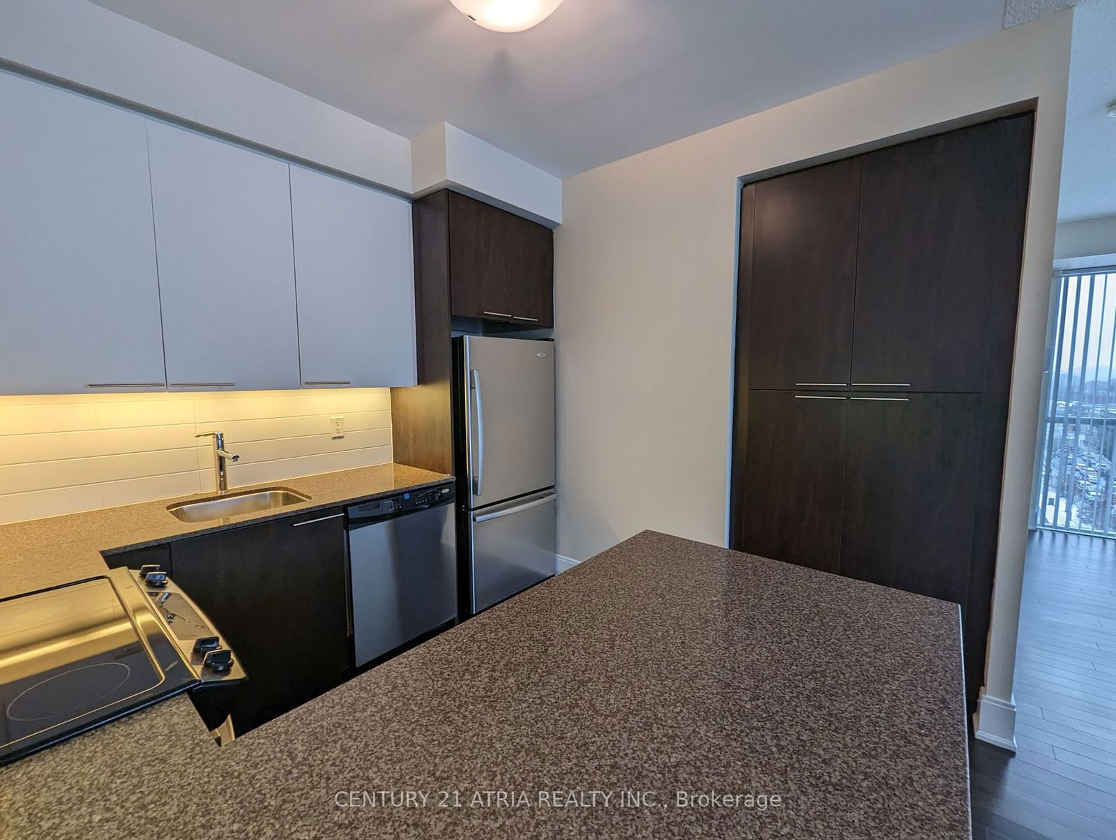 25 Broadway Ave, unit 702 for rent