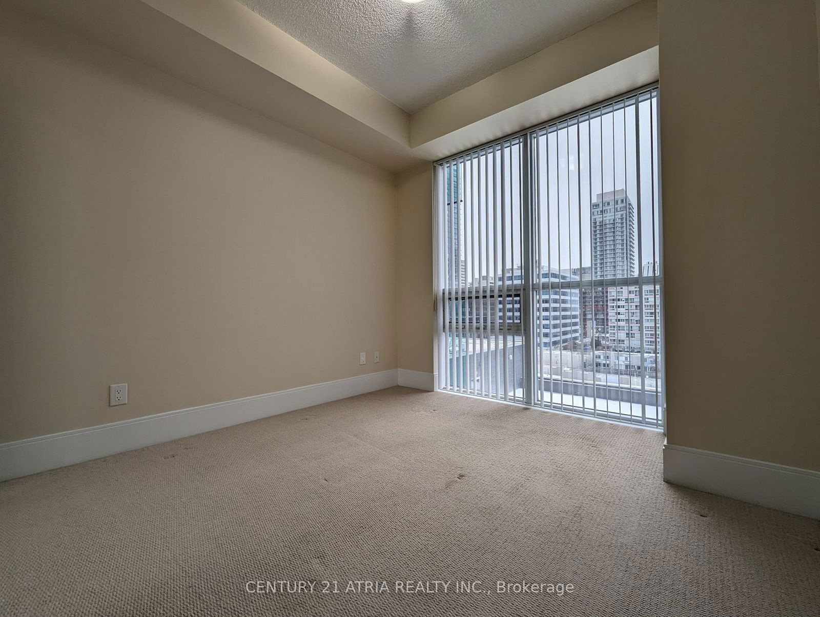 25 Broadway Ave, unit 702 for rent