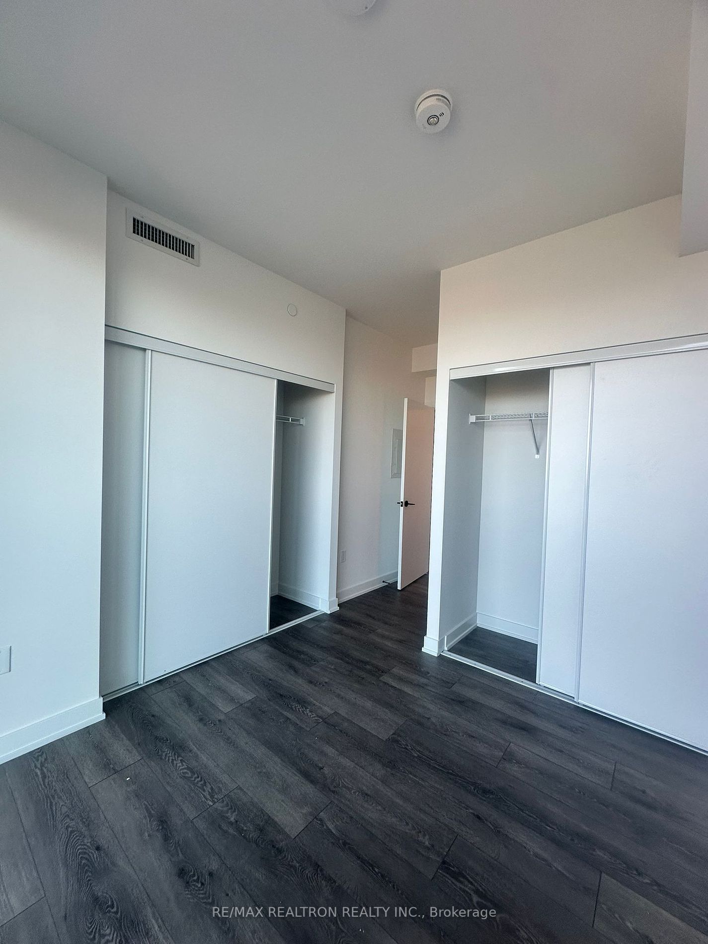 127 Broadway Ave, unit 2712 for rent