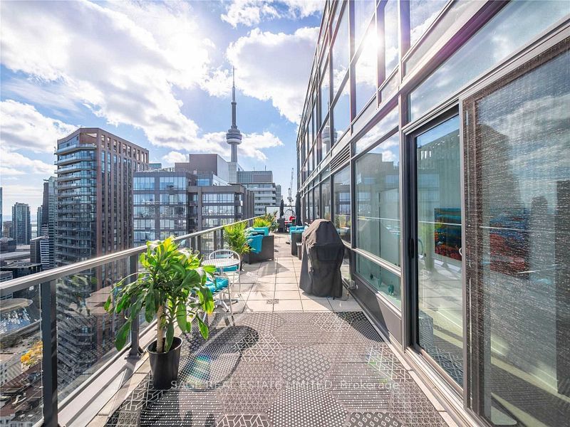 290 Adelaide St W, unit 4104 for sale