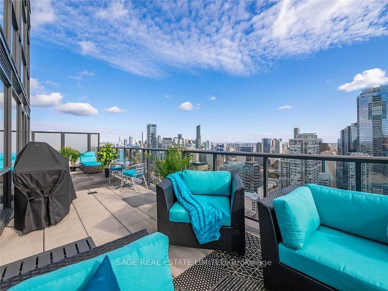 290 Adelaide St W, unit 4104 for sale