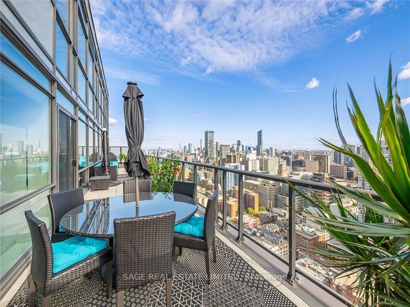 290 Adelaide St W, unit 4104 for sale