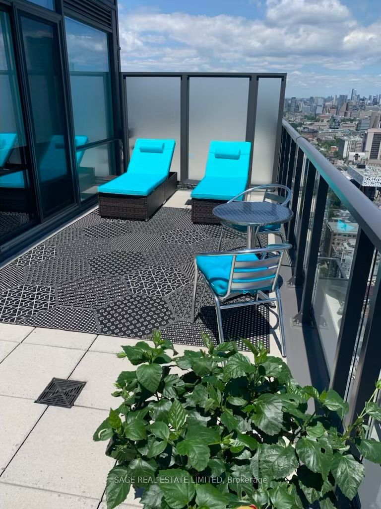 290 Adelaide St W, unit 4104 for sale