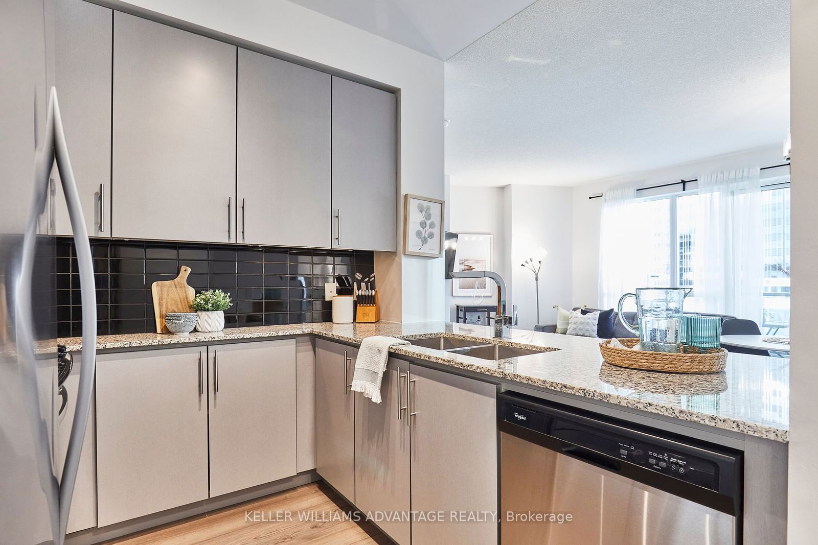 60 Berwick Ave, unit 515 for sale