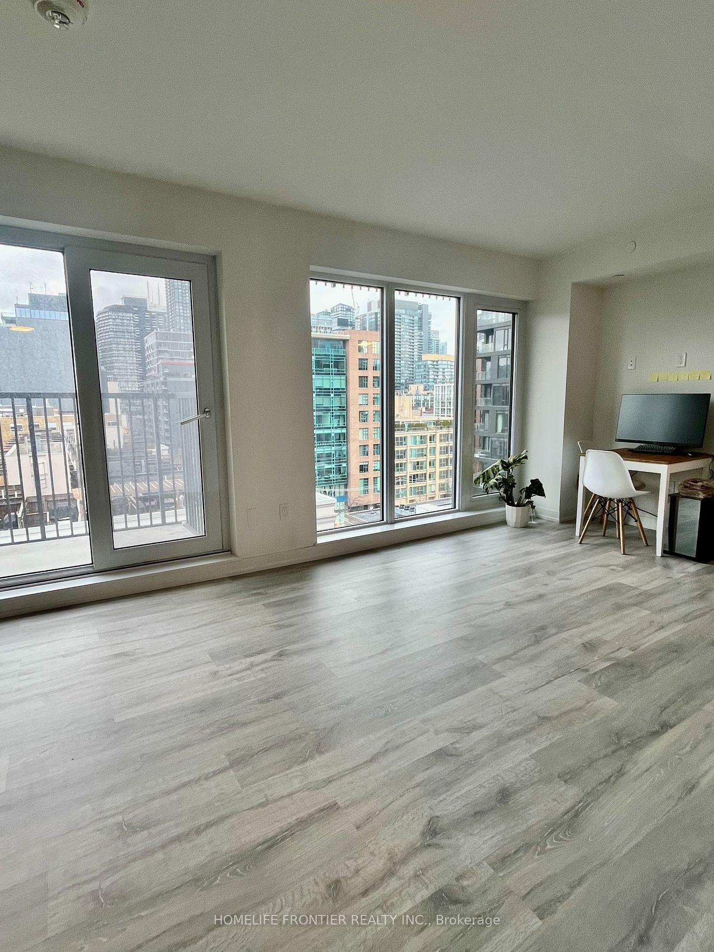 2 Augusta Ave, unit 902 for rent