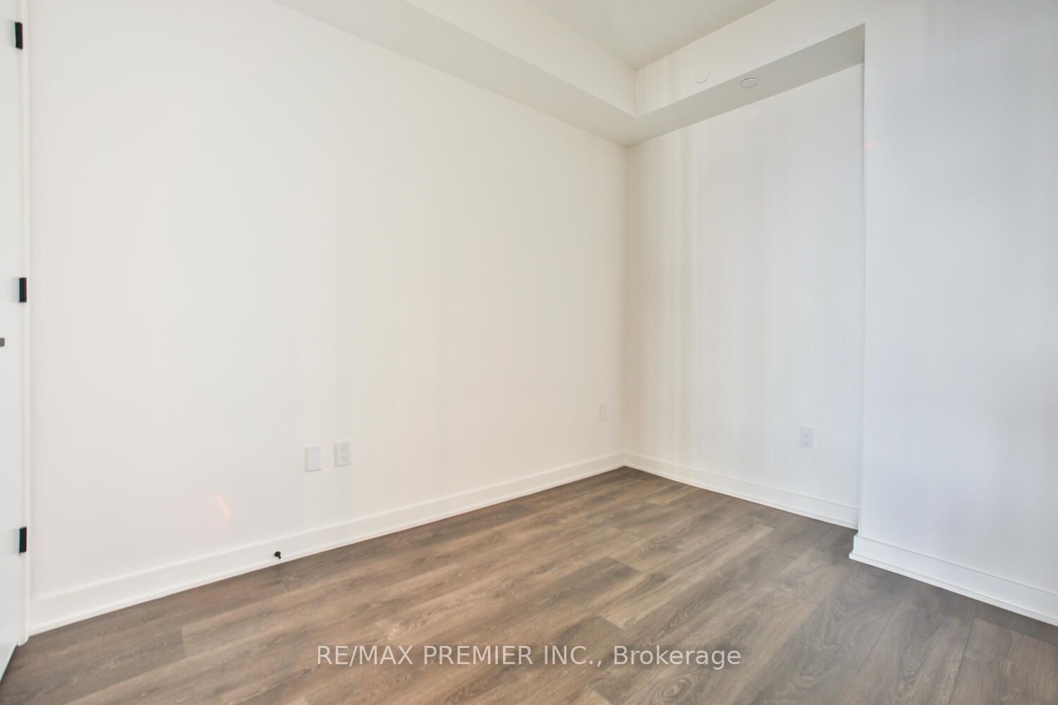 55 Charles St E, unit 4404 for rent