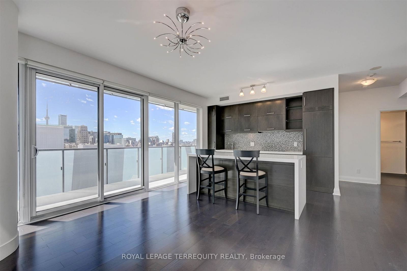 65 St. Mary St, unit 902 for rent