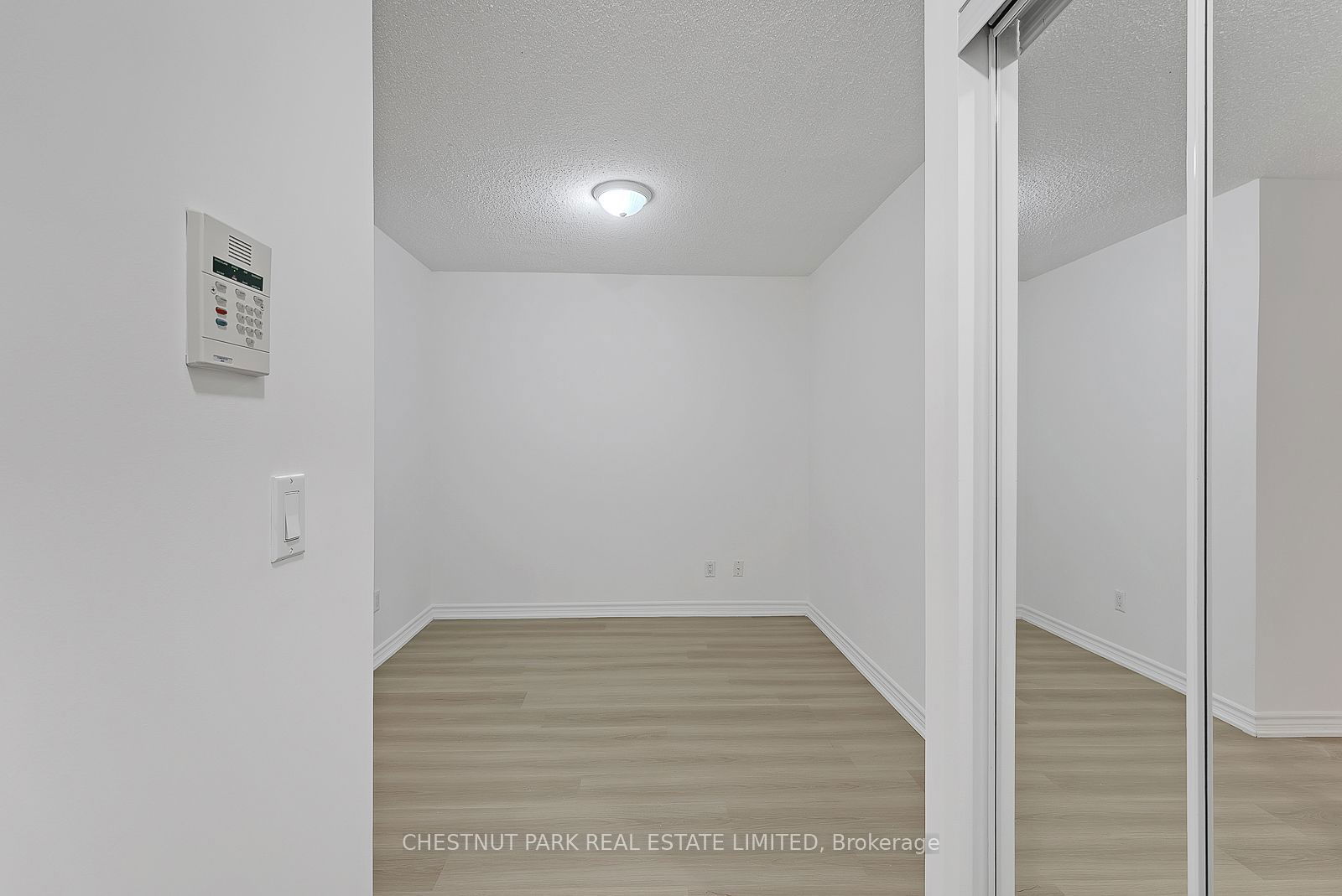 761 Bay St, unit 1503 for rent