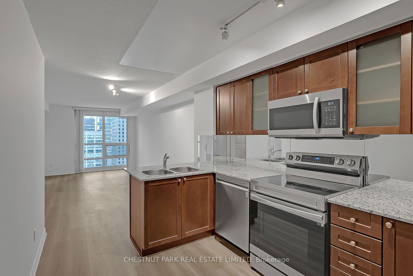 761 Bay St, unit 1503 for rent