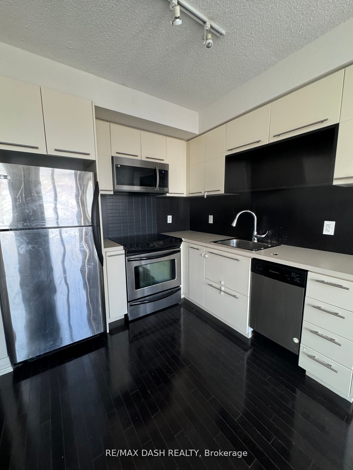 25 Carlton St, unit 2701 for rent