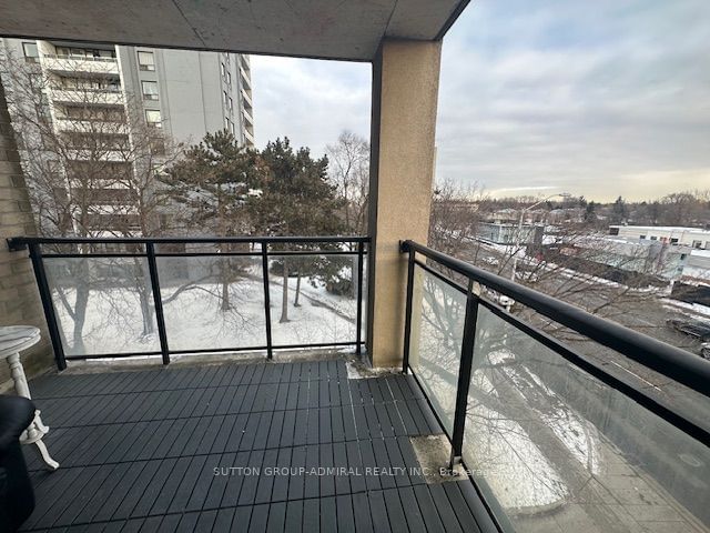 5940 Yonge St, unit 512 for sale